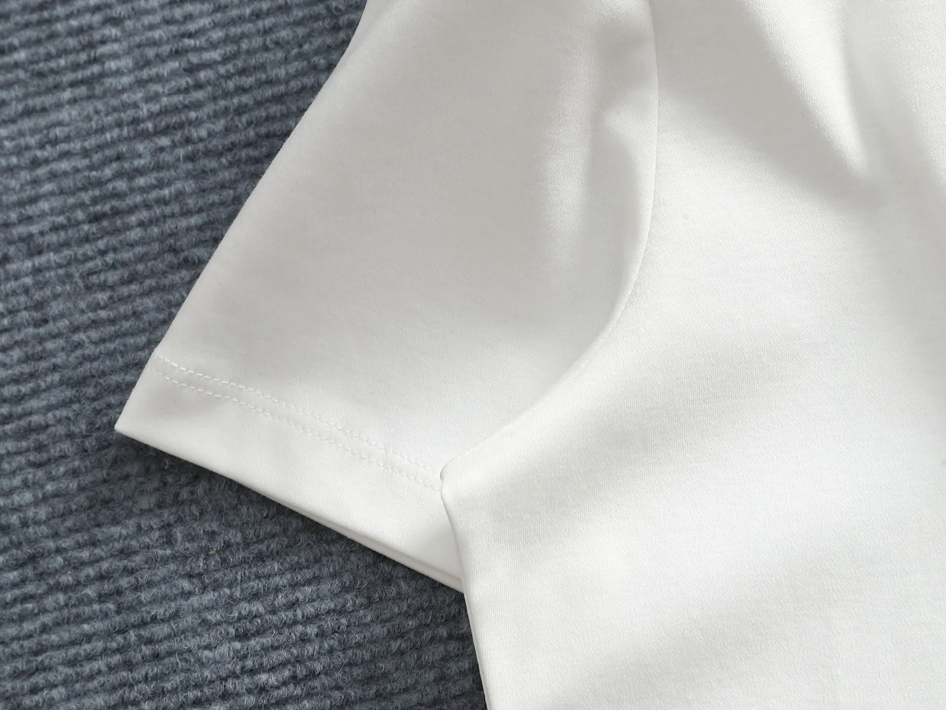 🅿️170 Classic women's short-sleeved T-shirt. Exclusive custom-woven and dyed pure cotton material. Soft and comfortable. The latest brick cabinet synchronization for spring and summer. Pure cotton liquid ammonia mercerized cotton fabric, printing technology. Color: black, white. Size: S M L